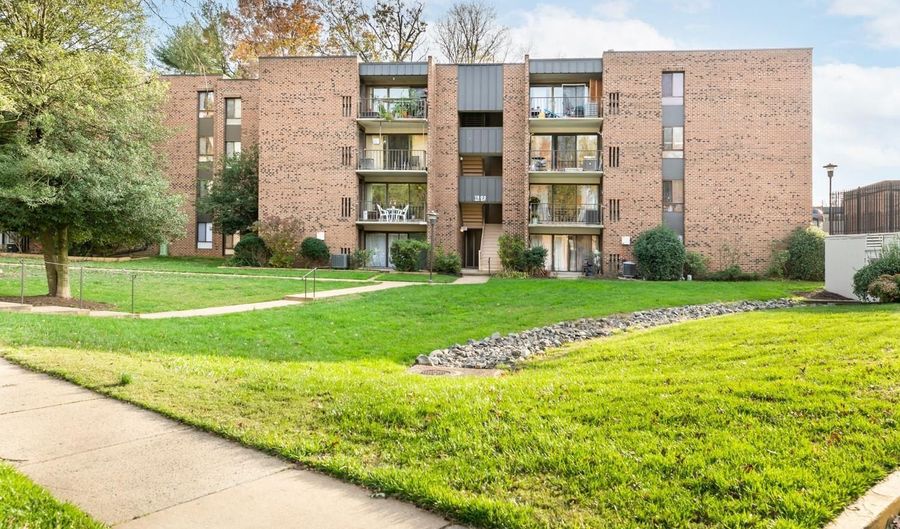 7802 DASSETT Ct T-3, Annandale, VA 22003 - 2 Beds, 2 Bath