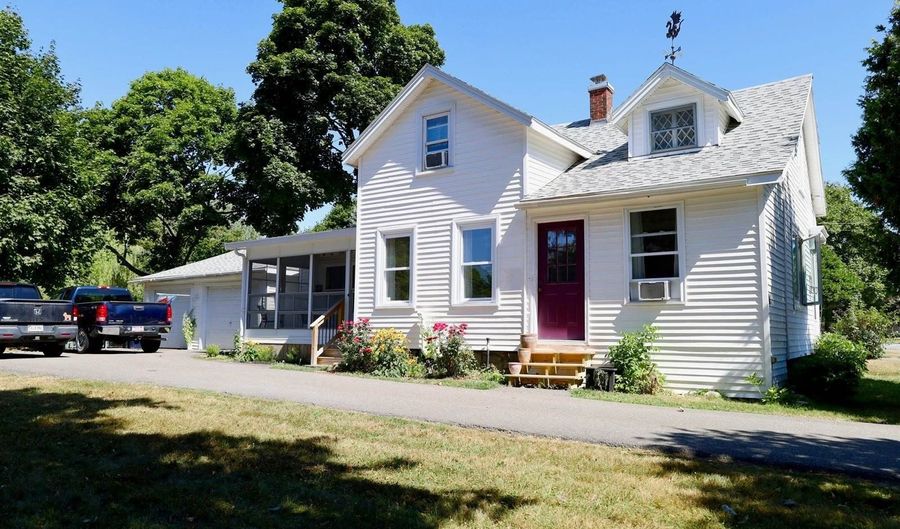 42 Thirteenth St, Bangor, ME 04401 - 2 Beds, 2 Bath