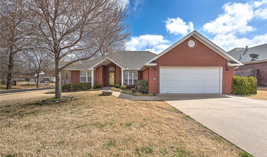 701 SW Maidstone Ave, Bentonville, AR 72712 - 3 Beds, 2 Bath