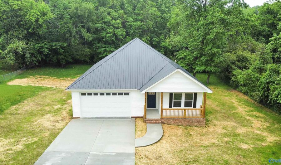 476 NE 2nd St, Arab, AL 35016 - 3 Beds, 2 Bath