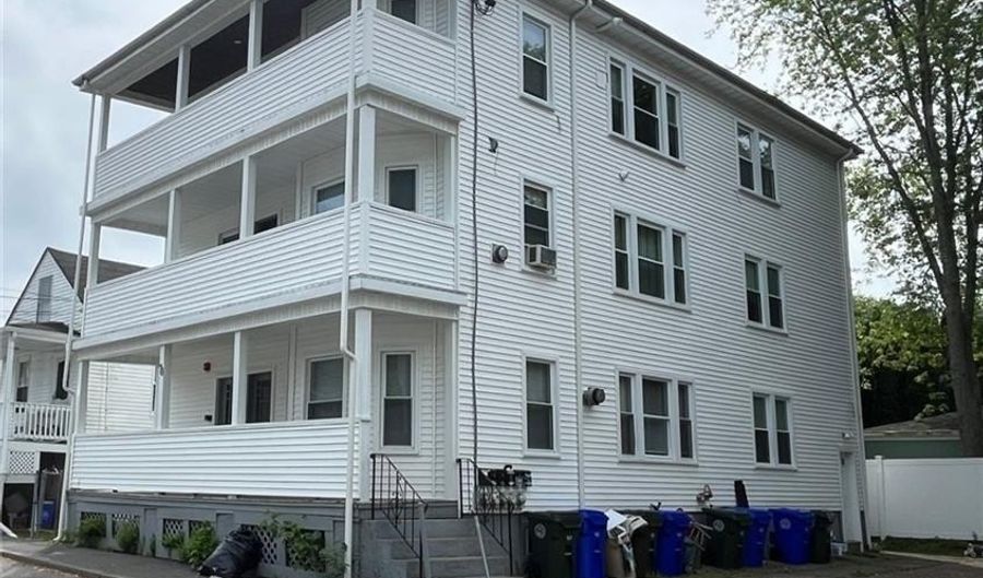 70 Oliver St 3F, Bristol, RI 02809 - 1 Beds, 1 Bath