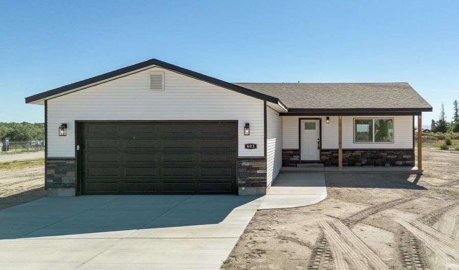 601 5th, Aberdeen, ID 83210 - 4 Beds, 2 Bath