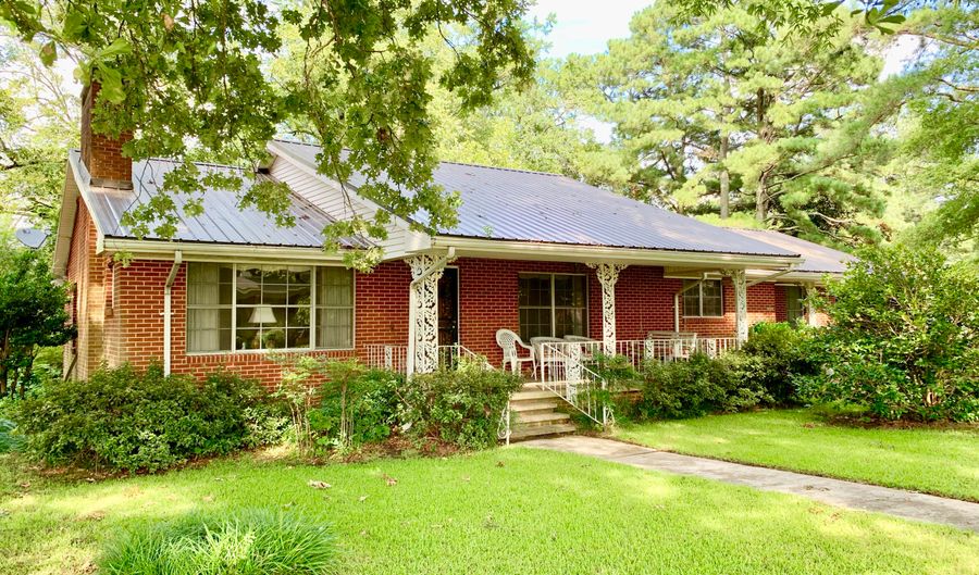 42 3rd St, Belmont, MS 38827 - 3 Beds, 2 Bath