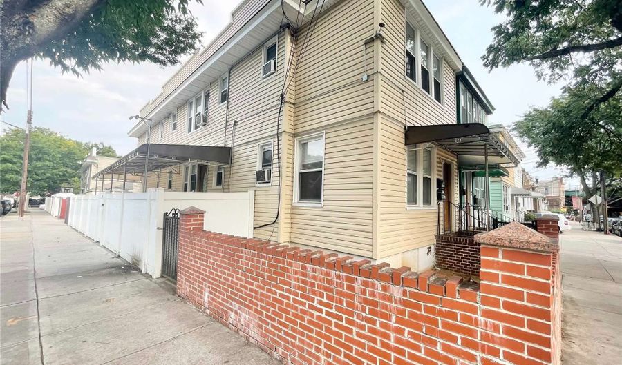 86-01 85th St, Woodhaven, NY 11421 - 6 Beds, 5 Bath