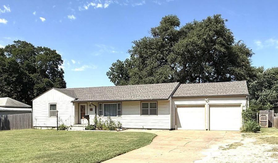 416 N Pennsylvania Ave, Anthony, KS 67003 - 2 Beds, 1 Bath