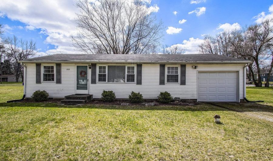 1212 Biblers Ave, Winona Lake, IN 46590 - 3 Beds, 1 Bath