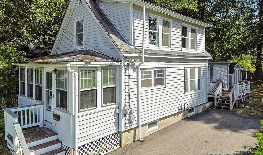 32 Murray St, Augusta, ME 04330 - 2 Beds, 1 Bath