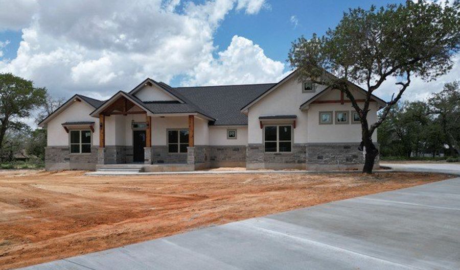 117 Pioneer Trl, Adkins, TX 78101 - 5 Beds, 4 Bath