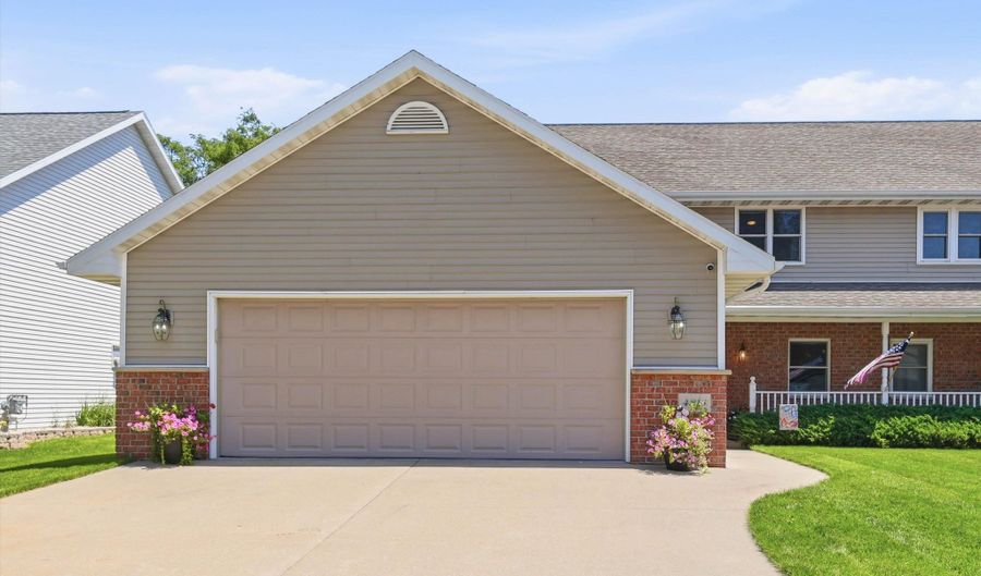 4816 N APPLE Rd, Appleton, WI 54913 - 4 Beds, 3 Bath