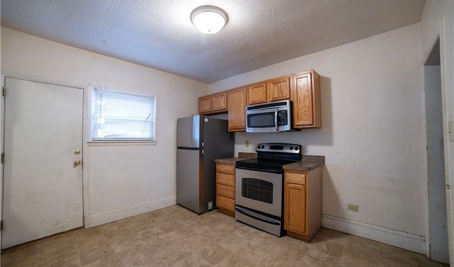 1040 Mercer Ave, Akron, OH 44320 - 3 Beds, 2 Bath