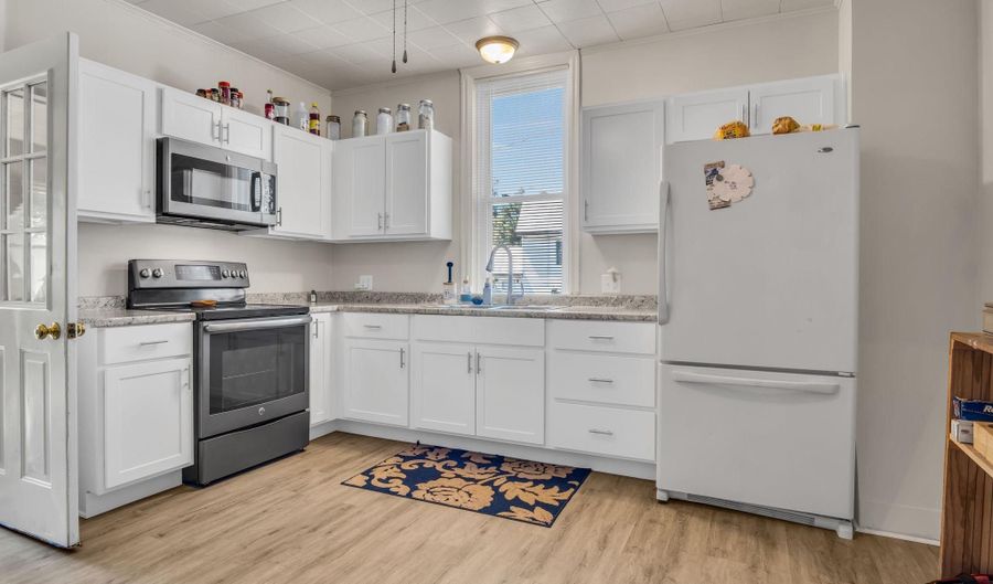 2 E MAIN St, Carlisle, PA 17015 - 0 Beds, 0 Bath