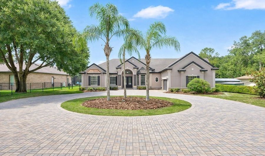 5300 CUB LAKE Dr, Apopka, FL 32703 - 5 Beds, 4 Bath