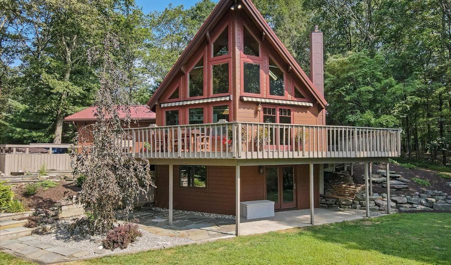 141 LONGVIEW Dr, Saylorsburg, PA 18353 - 3 Beds, 3 Bath