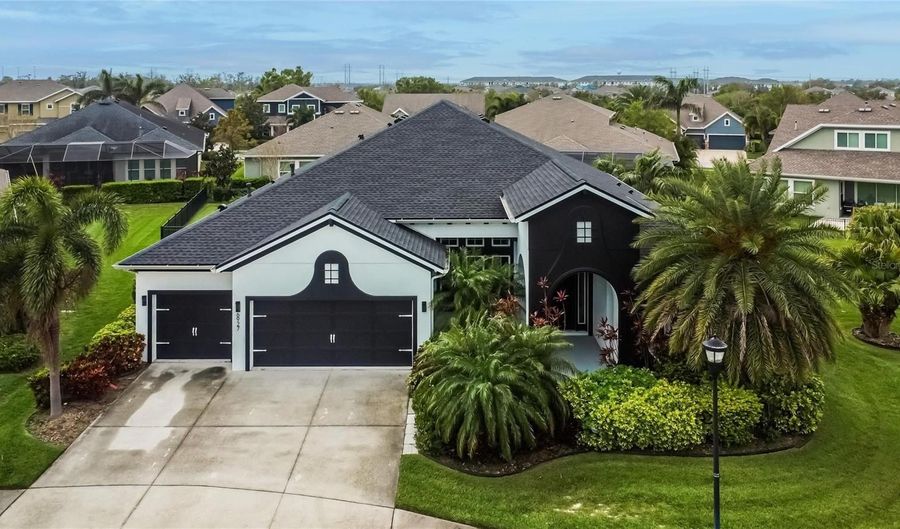 6927 CRESTPOINT Dr, Apollo Beach, FL 33572 - 4 Beds, 3 Bath
