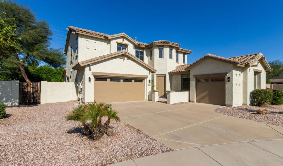 2162 E YELLOWSTONE Pl, Chandler, AZ 85249 - 4 Beds, 3 Bath