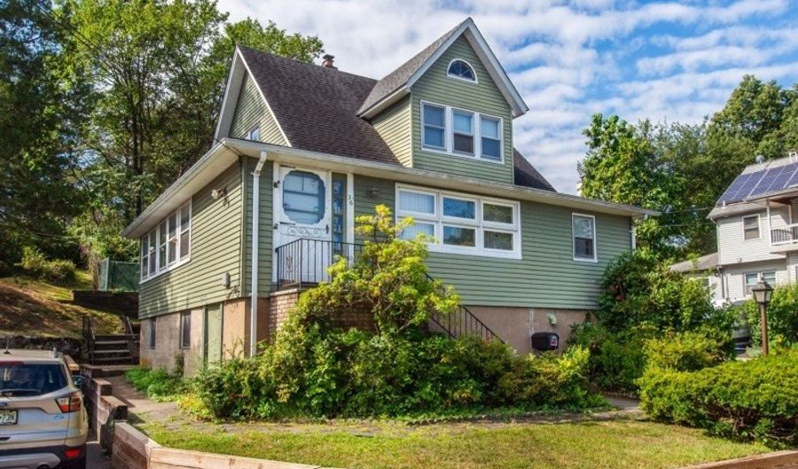 36 Nakomis Path, Bayonne, NJ 07035 - 5 Beds, 2 Bath