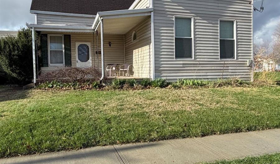 409 South St, Batesville, IN 47006 - 5 Beds, 2 Bath