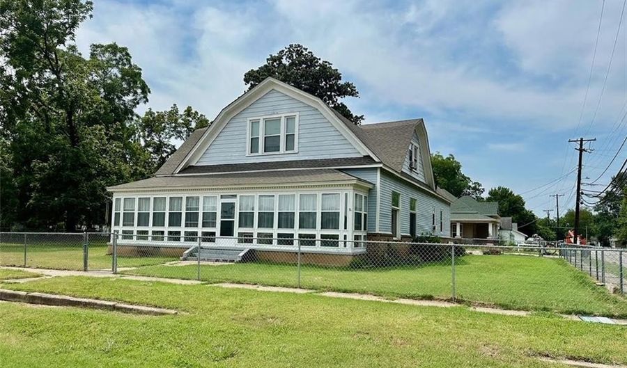 505 Locke St, Alma, AR 72921 - 6 Beds, 2 Bath