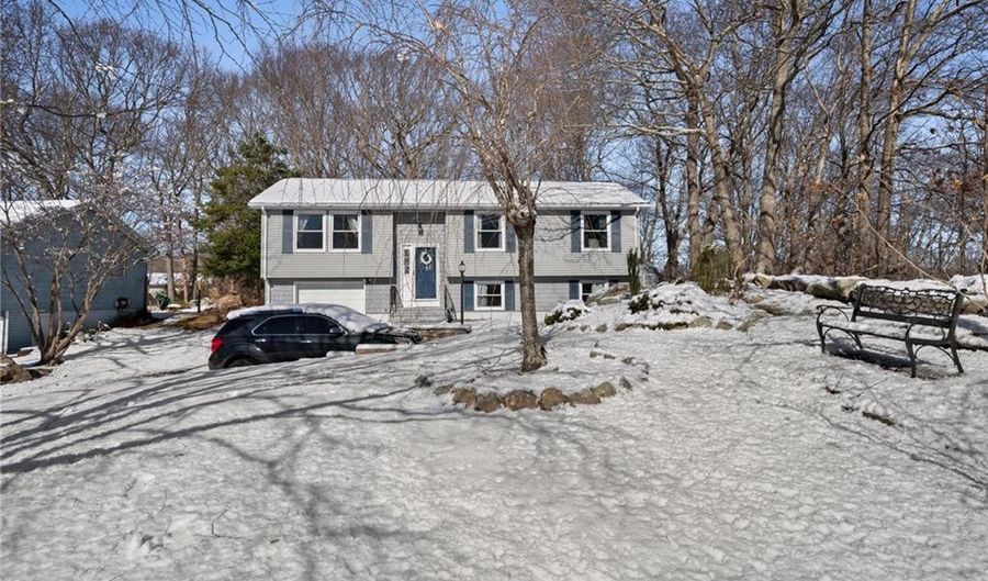6 Amherst Ct, Groton, CT 06355 - 3 Beds, 2 Bath