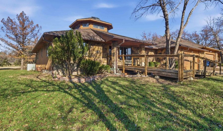 3 Debra Cir, Augusta, KS 67010 - 3 Beds, 4 Bath