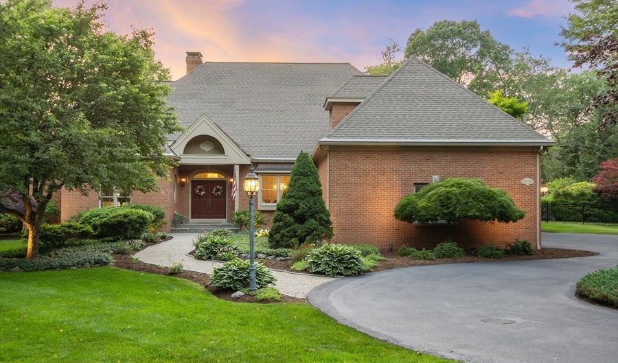 98 Fox Run Rd, Bolton, MA 01740 - 4 Beds, 4 Bath