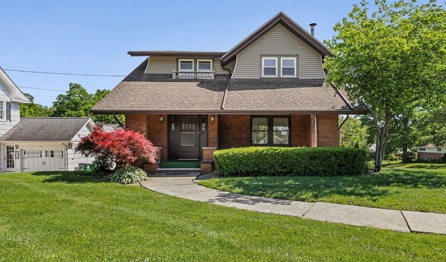 231 E Milton St, Alliance, OH 44601 - 3 Beds, 3 Bath