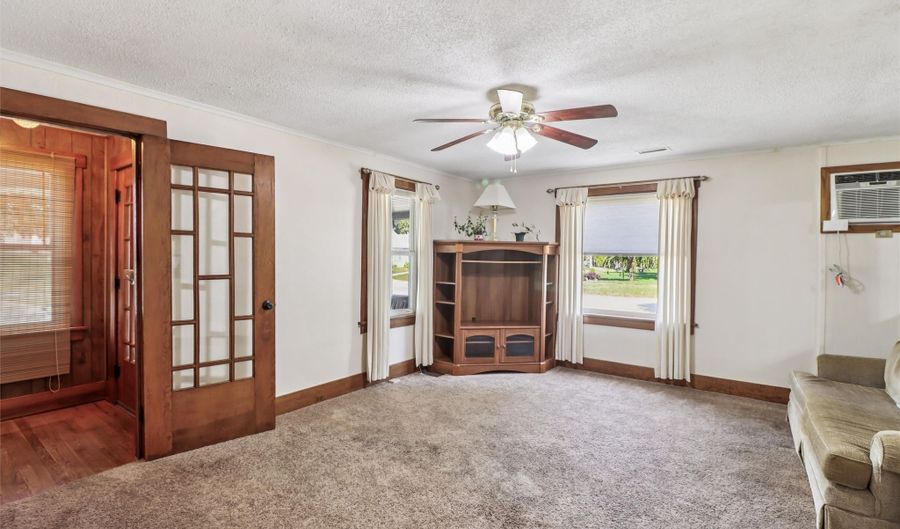 418 N 15th St, Adel, IA 50003 - 2 Beds, 1 Bath