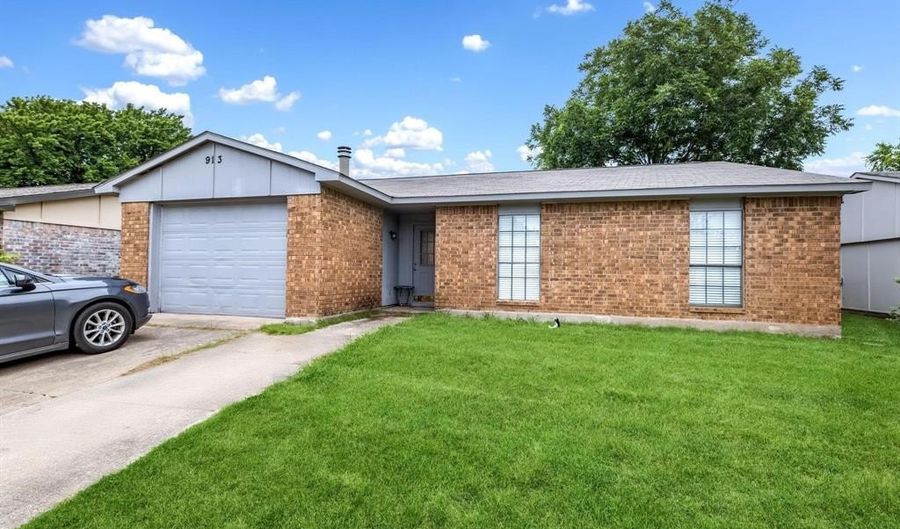 913 Valley View Dr, Allen, TX 75002 - 3 Beds, 2 Bath