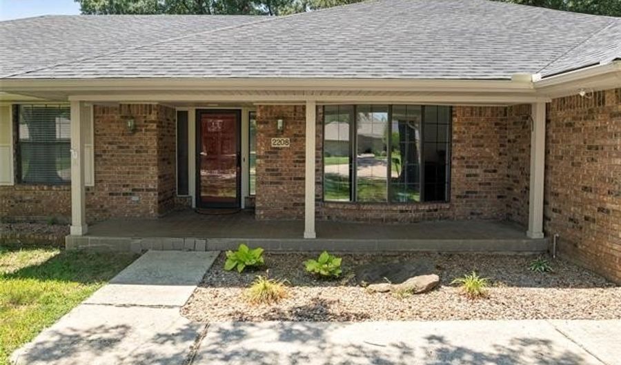2208 Hickory Dr, Ardmore, OK 73401 - 4 Beds, 3 Bath