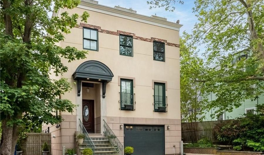 22 Young St, Newport, RI 02840 - 3 Beds, 3 Bath