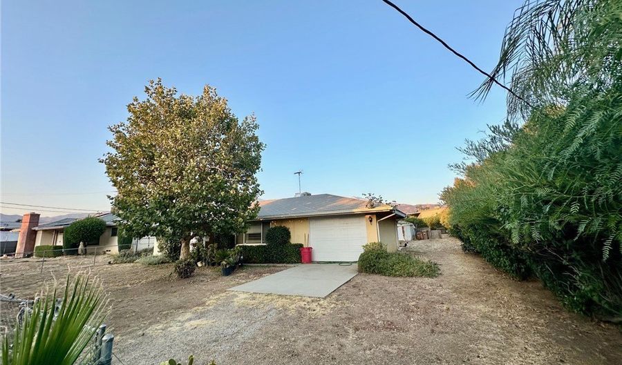 12239 6th St, Yucaipa, CA 92399 - 2 Beds, 1 Bath