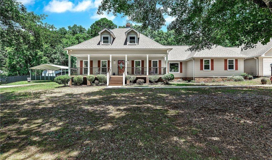 910 Chantilly Ln, Anderson, SC 29625 - 4 Beds, 3 Bath