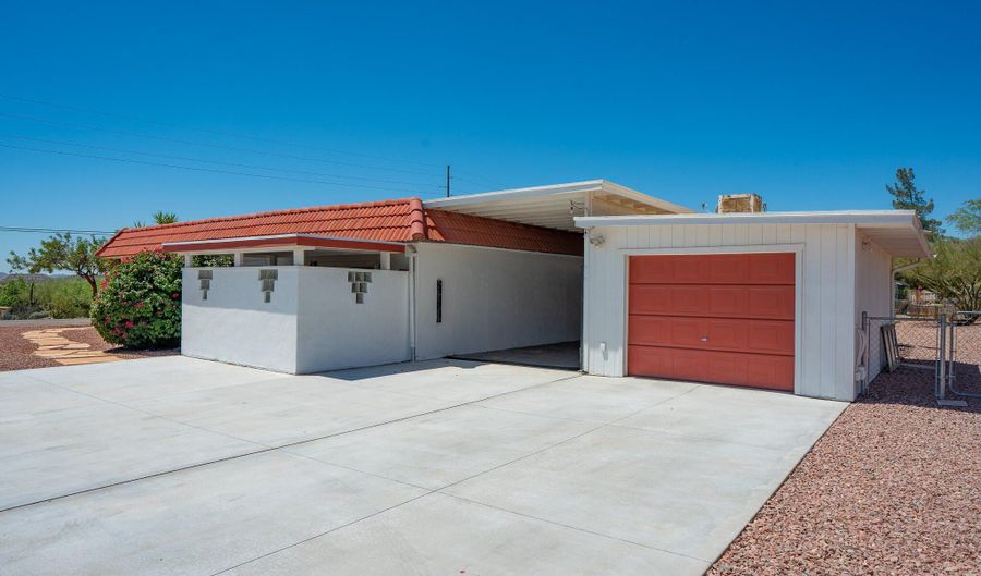 33750 S Ridgeway Rd, Black Canyon City, AZ 85324 - 3 Beds, 3 Bath