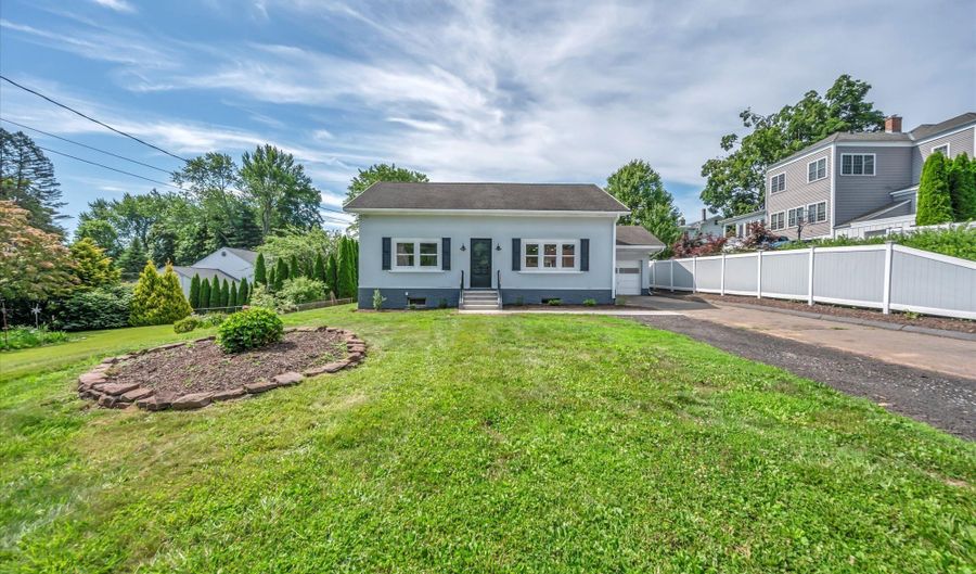 2 Riverview Pl, Cromwell, CT 06416 - 3 Beds, 3 Bath