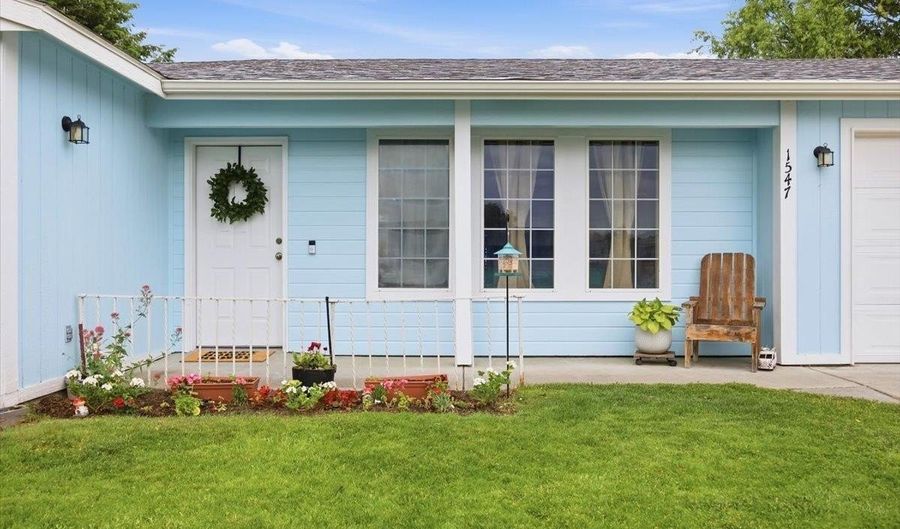 1547 13th St, Benton City, WA 99320 - 4 Beds, 2 Bath