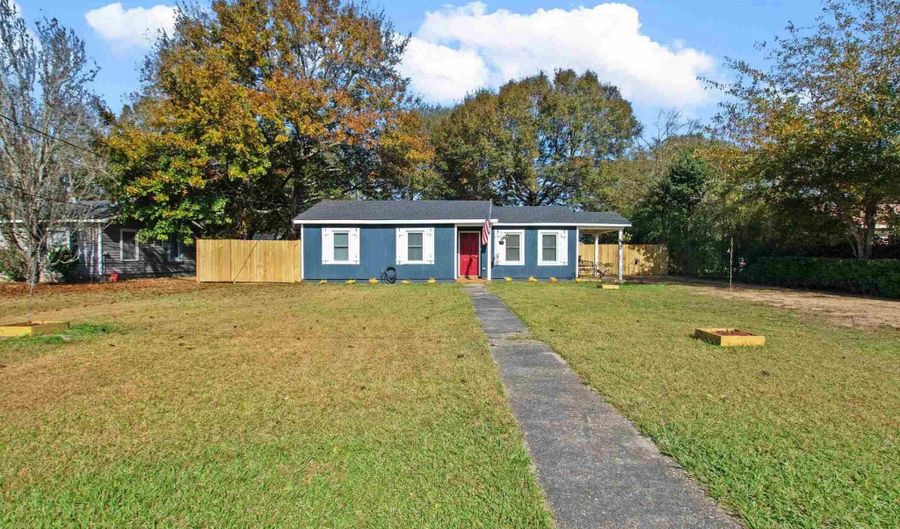 507 E Pine St, Atmore, AL 36502 - 2 Beds, 2 Bath