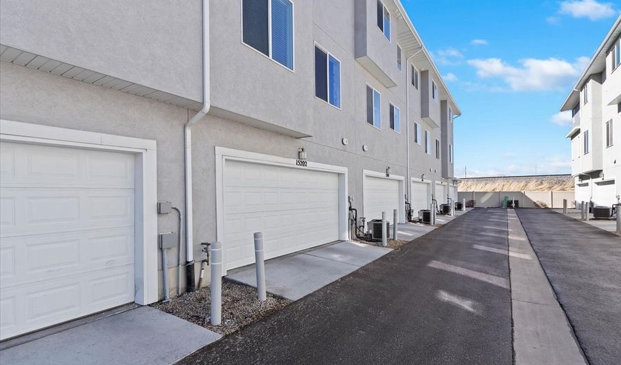 15202 S WILD HORSE, Bluffdale, UT 84065 - 3 Beds, 2 Bath