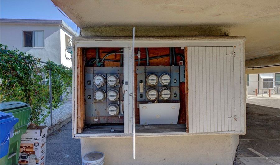 2615 Chariton St, Los Angeles, CA 90034 - 11 Beds, 9 Bath