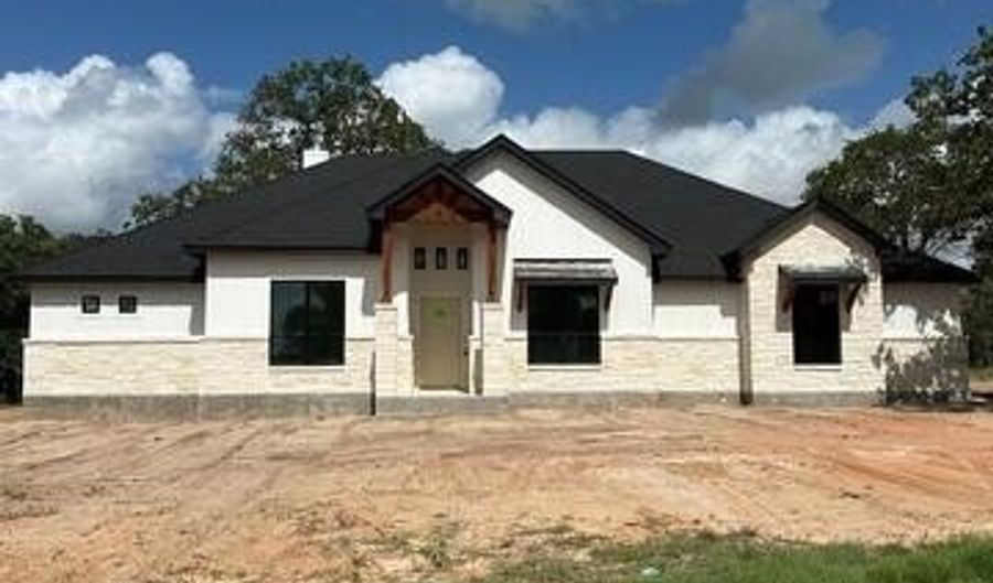 113 Pioneer Trl, Adkins, TX 78101 - 5 Beds, 4 Bath