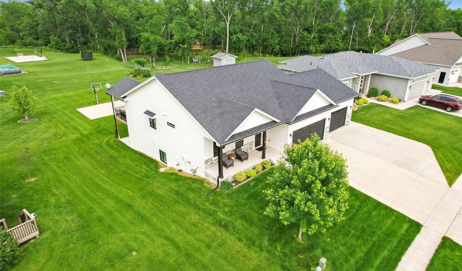 505 E Grimes St, Polk City, IA 50226 - 4 Beds, 3 Bath