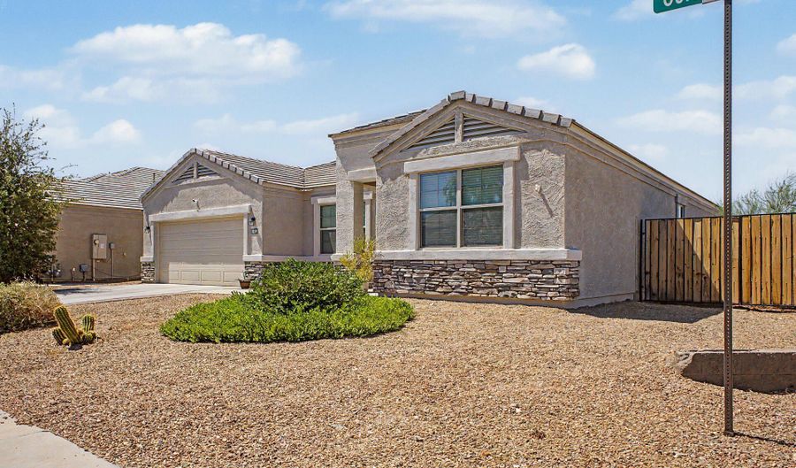 30341 W COLUMBUS Ave, Buckeye, AZ 85396 - 4 Beds, 3 Bath