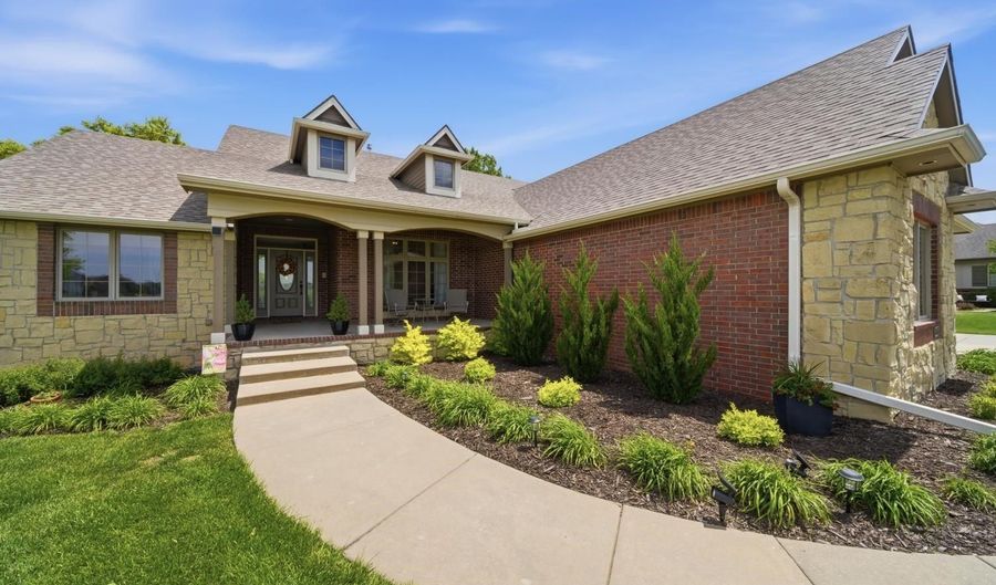 1210 E Rolling Hills Dr, Augusta, KS 67010 - 5 Beds, 3 Bath