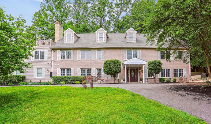 9201 LAUREL OAK Dr, Bethesda, MD 20817 - 7 Beds, 9 Bath