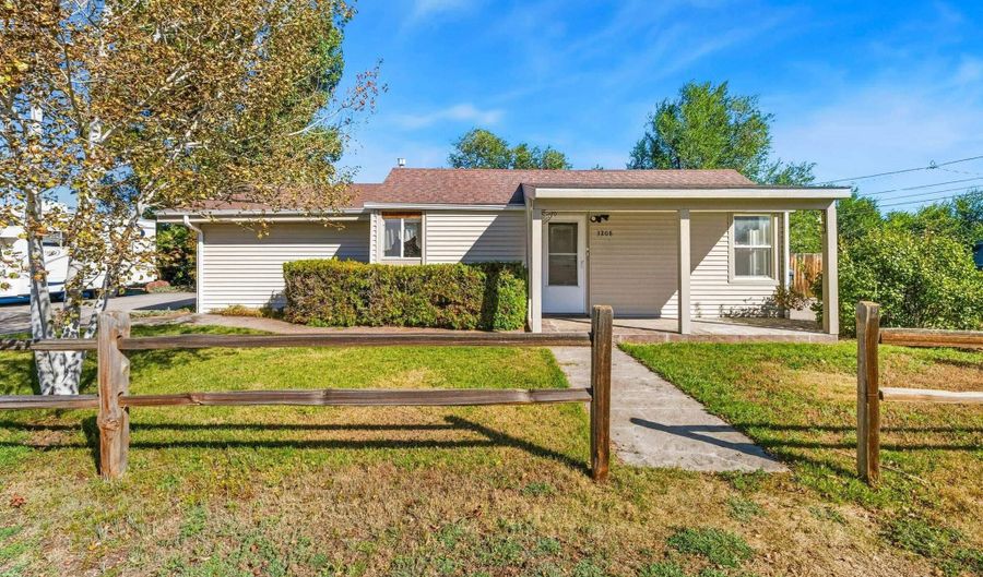 3208 CHEYENNE St, Cheyenne, WY 82001 - 2 Beds, 1 Bath