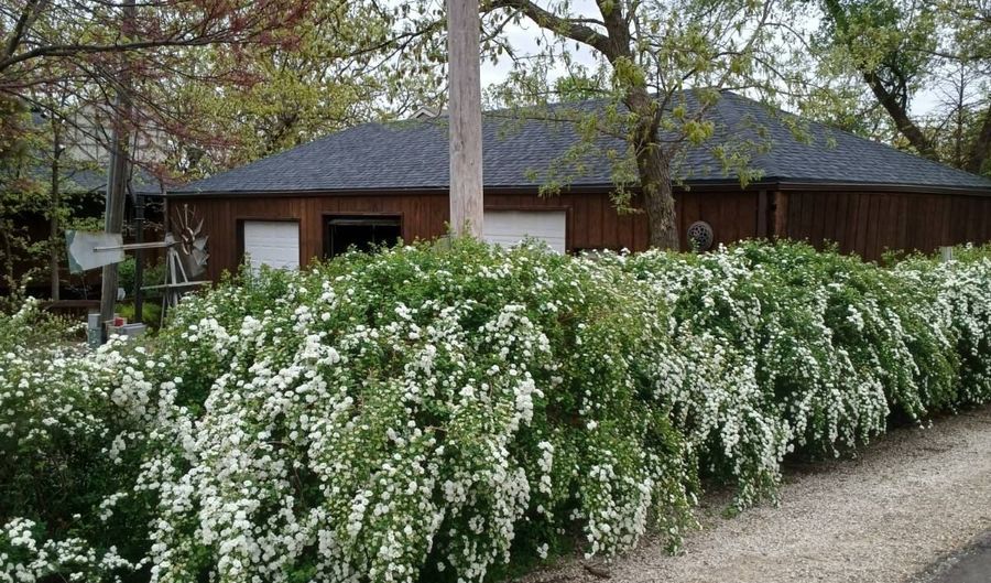 76 Lakeview Cir, Alma, KS 66401 - 3 Beds, 2 Bath
