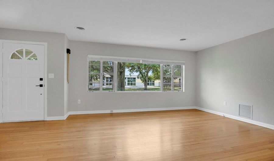 1427 BRYN MAWR St, Orlando, FL 32804 - 3 Beds, 2 Bath