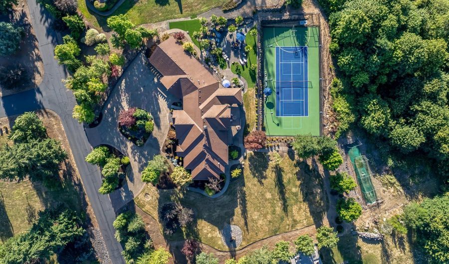20578 S MONPANO OVERLOOK Dr, Oregon City, OR 97045 - 4 Beds, 6 Bath