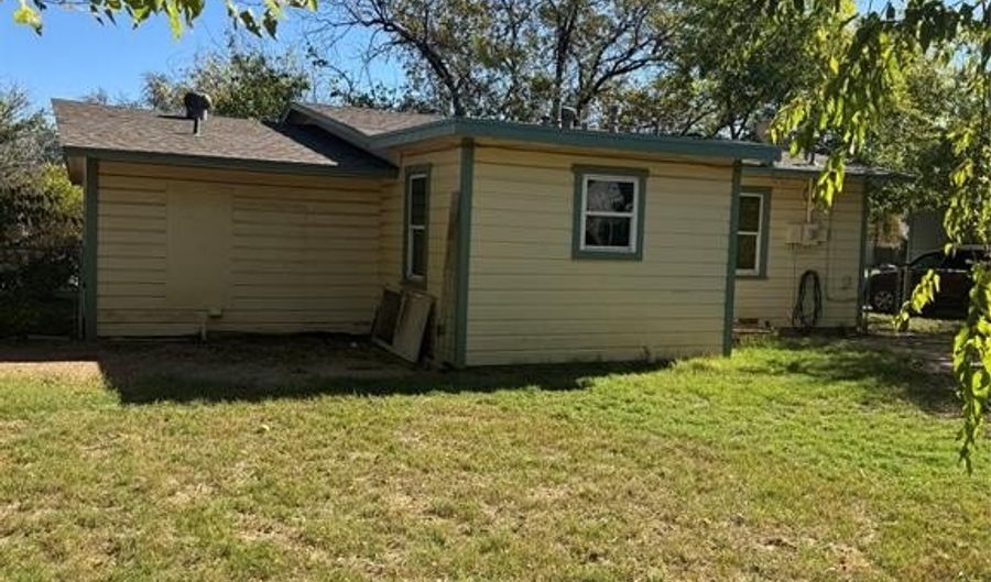 1742 Palm St, Abilene, TX 79602 - 3 Beds, 2 Bath