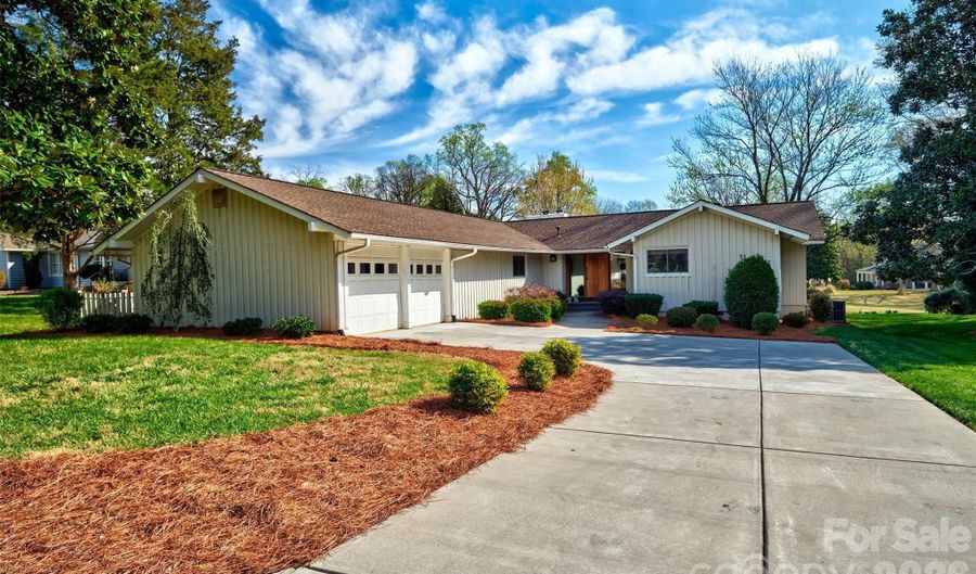 27 Apple Orchard Ln, Lake Wylie, SC 29710 - 3 Beds, 3 Bath