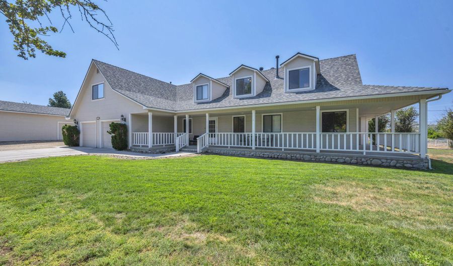 1811 Helman Dr, Gardnerville, NV 89410 - 4 Beds, 4 Bath